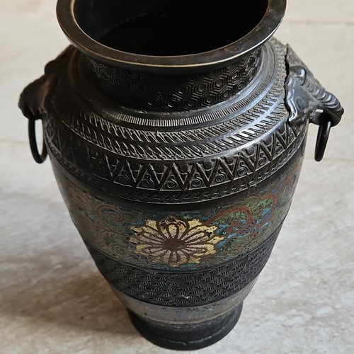 Messing vase mit blumenmotiv - messing,