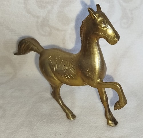 Goldenfarbene messing figur - goldenfarbene,